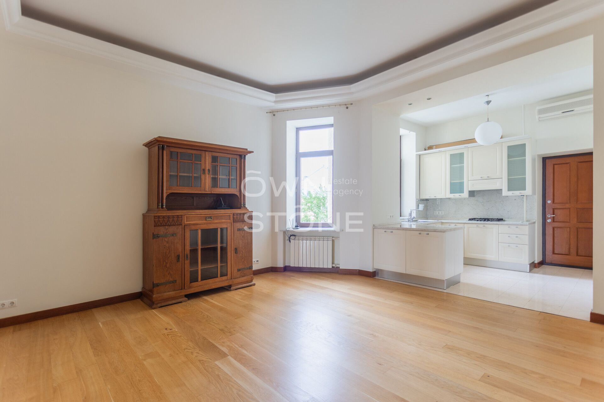5-комнатная, 220 м² — 450 000 ₽