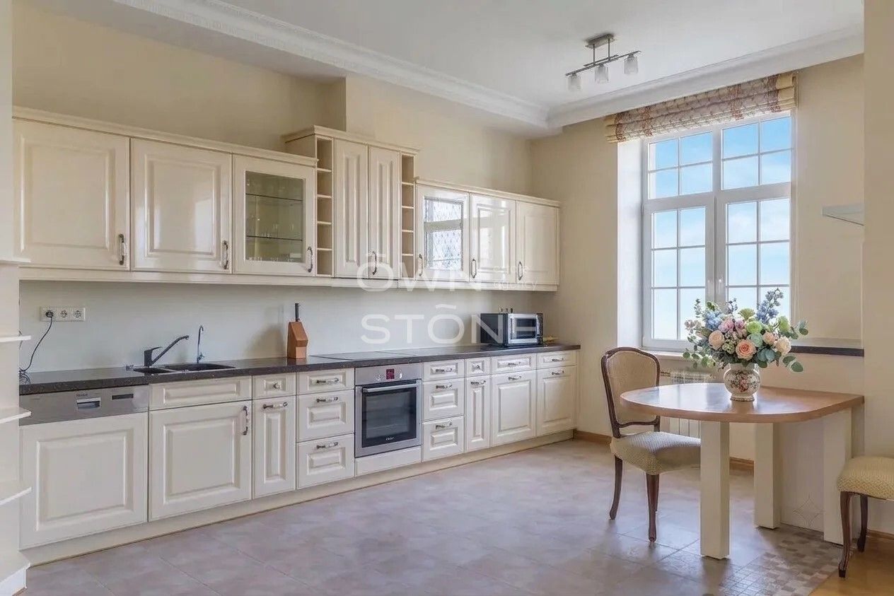 4-комнатная, 250 м² — 500 000 ₽