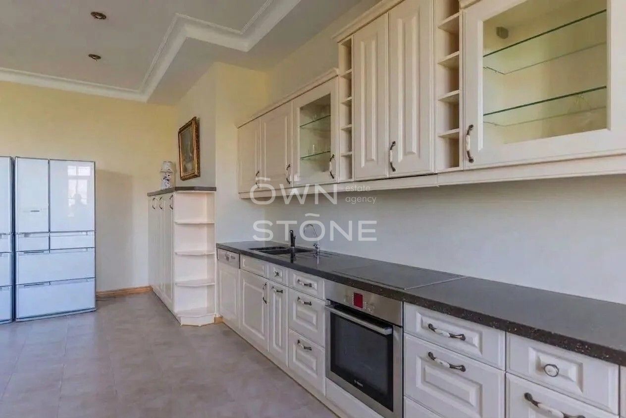 4-комнатная, 250 м² — 500 000 ₽