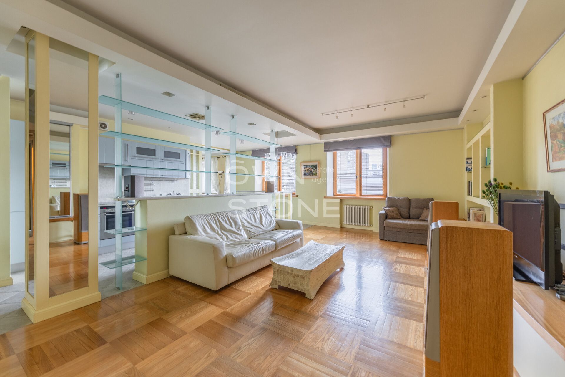 3-комнатная, 126 м² — 240 000 ₽