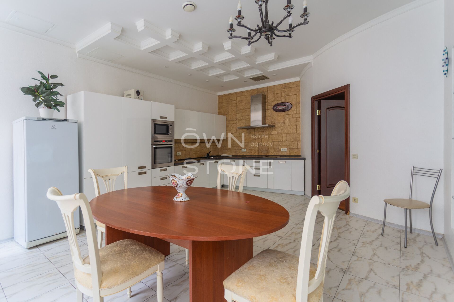 4-комнатная, 188 м² — 450 000 ₽