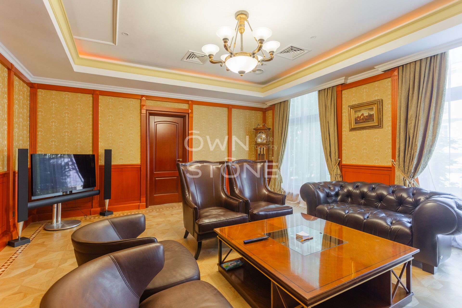 Студия, 300 м² — 2 500 000 ₽