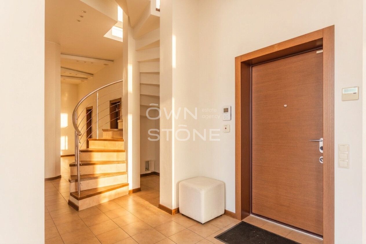 5-комнатная, 286 м² — 900 000 ₽