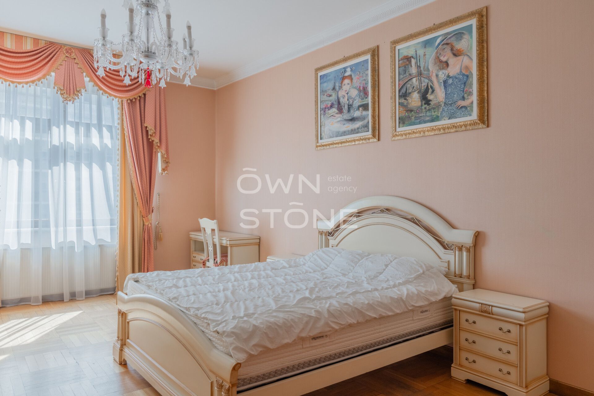 4-комнатная, 260 м² — 460 000 ₽