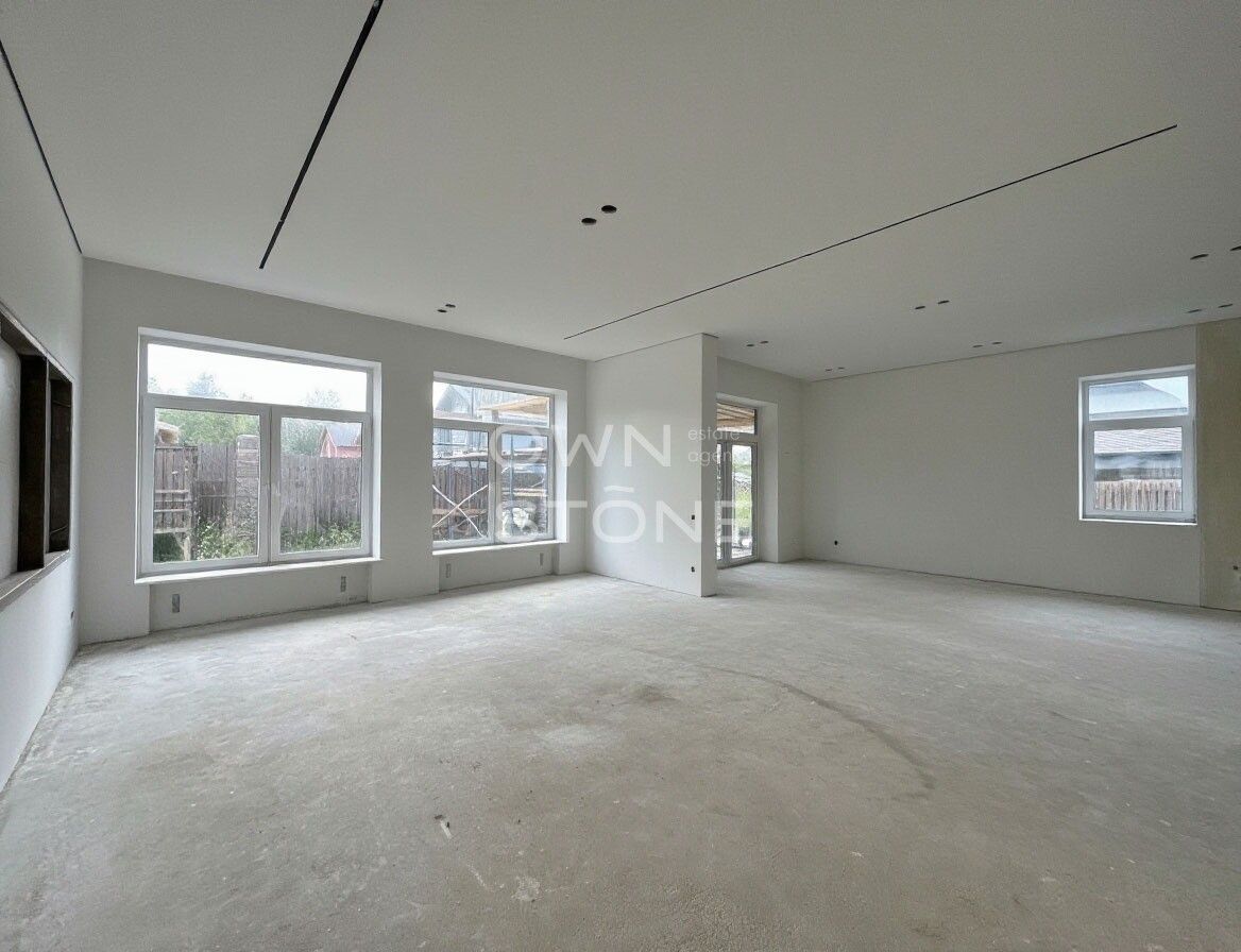 4-комнатная, 240 м² — 43 500 000 ₽