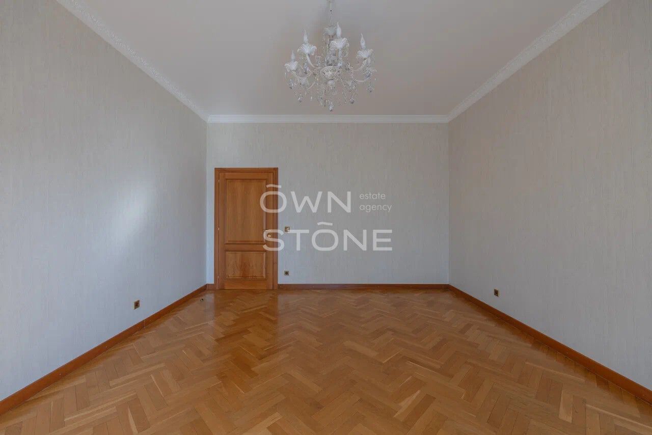 3-комнатная, 173 м² — 450 000 ₽