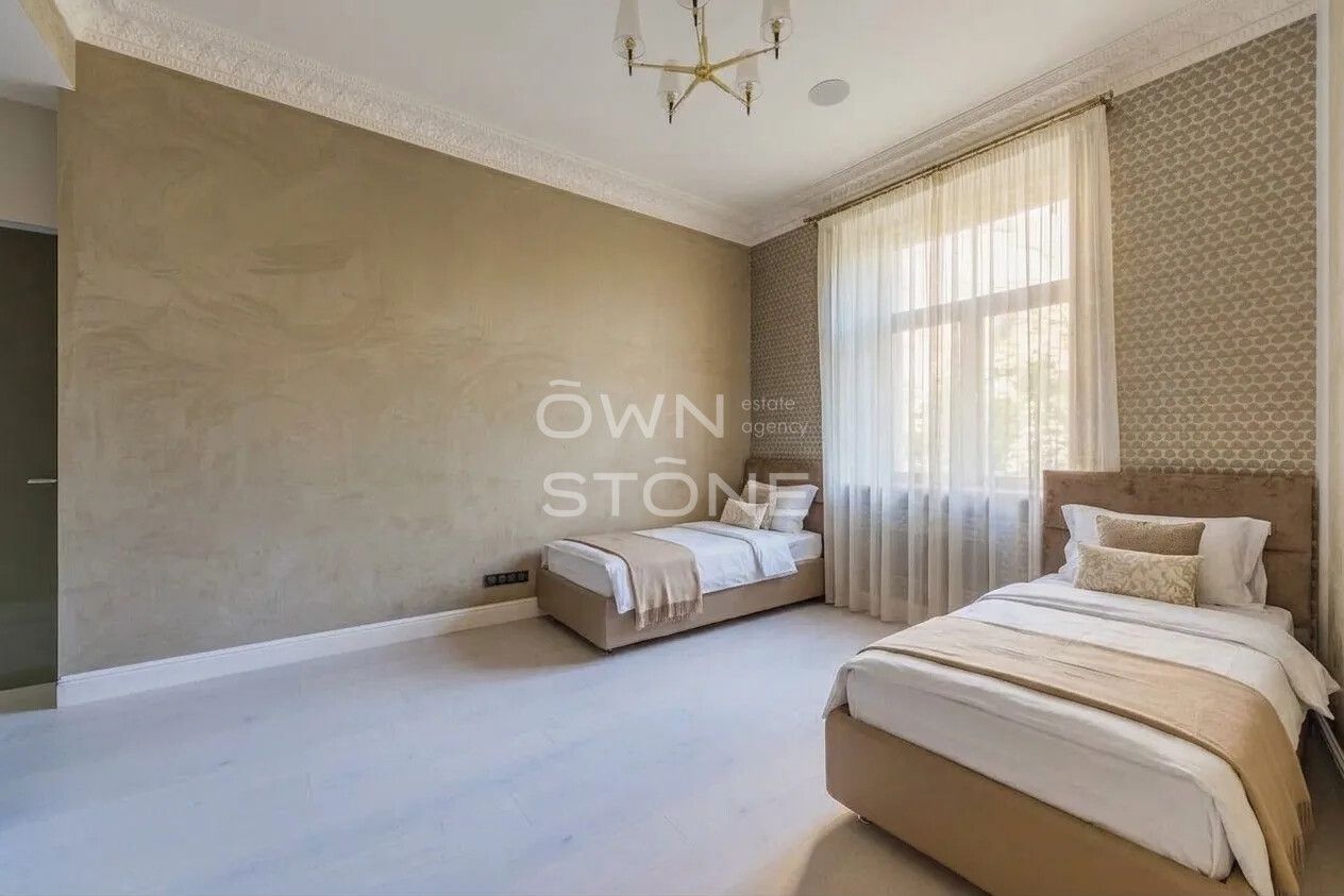 5-комнатная, 250 м² — 1 450 000 ₽