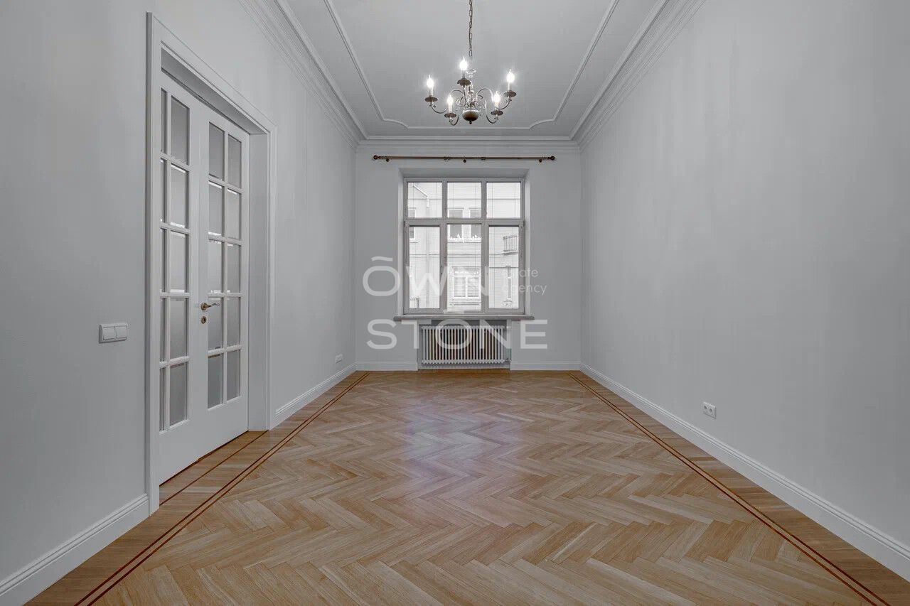 6-комнатная, 335 м² — 1 700 000 ₽