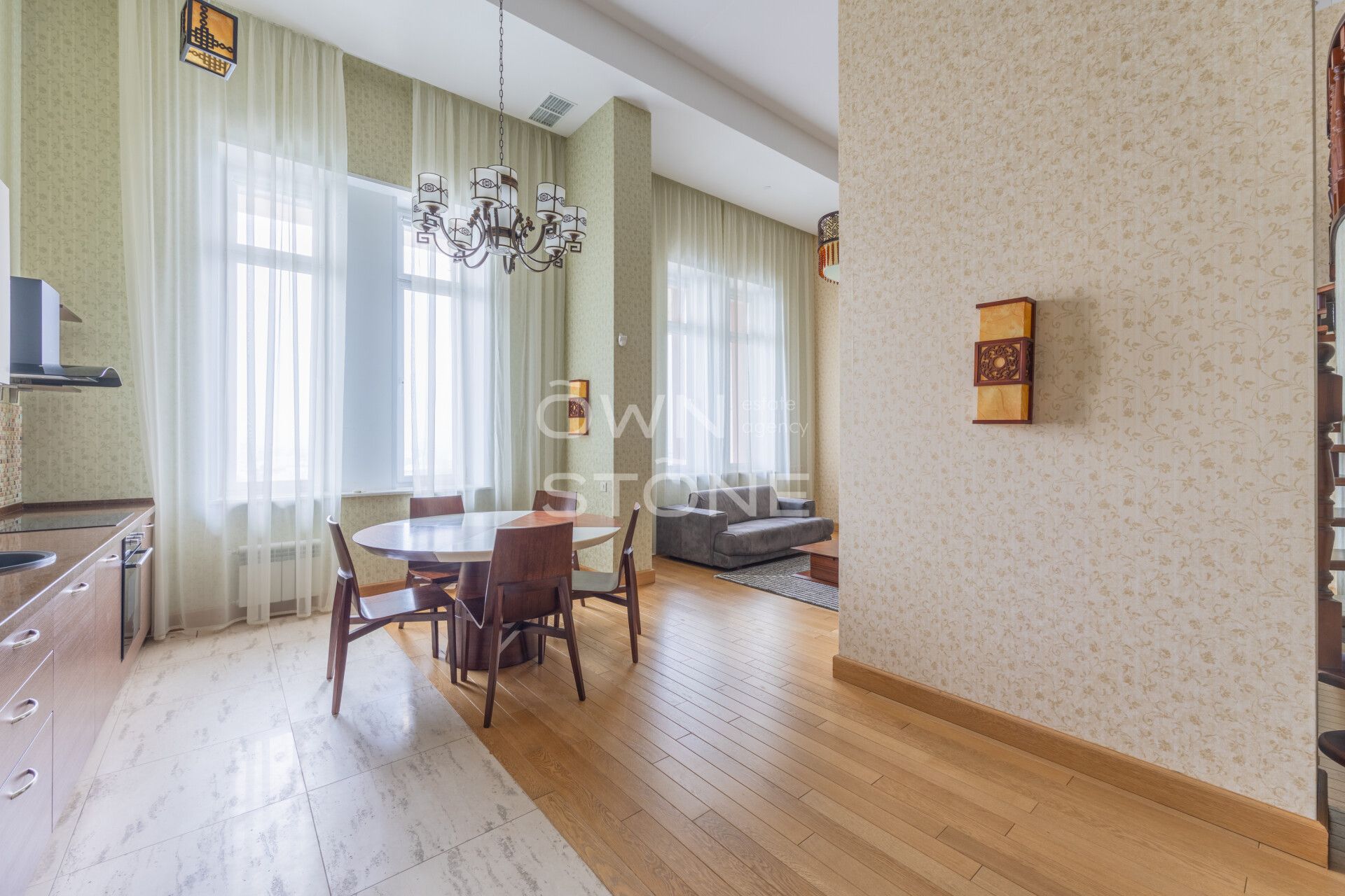 2-комнатная, 100 м² — 215 000 ₽