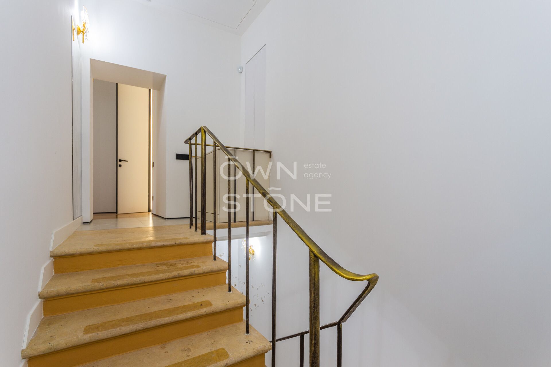 3-комнатная, 170 м² — 450 000 ₽
