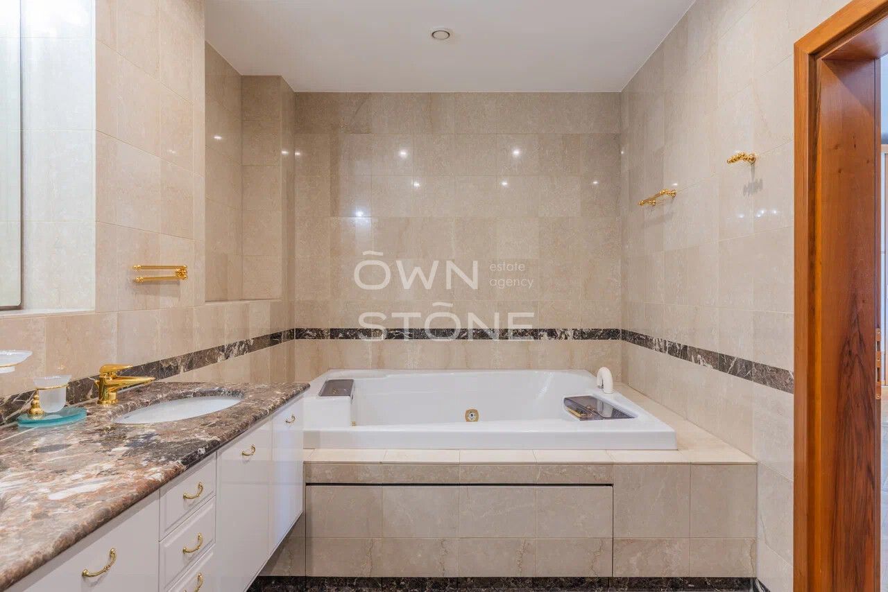 3-комнатная, 173 м² — 450 000 ₽