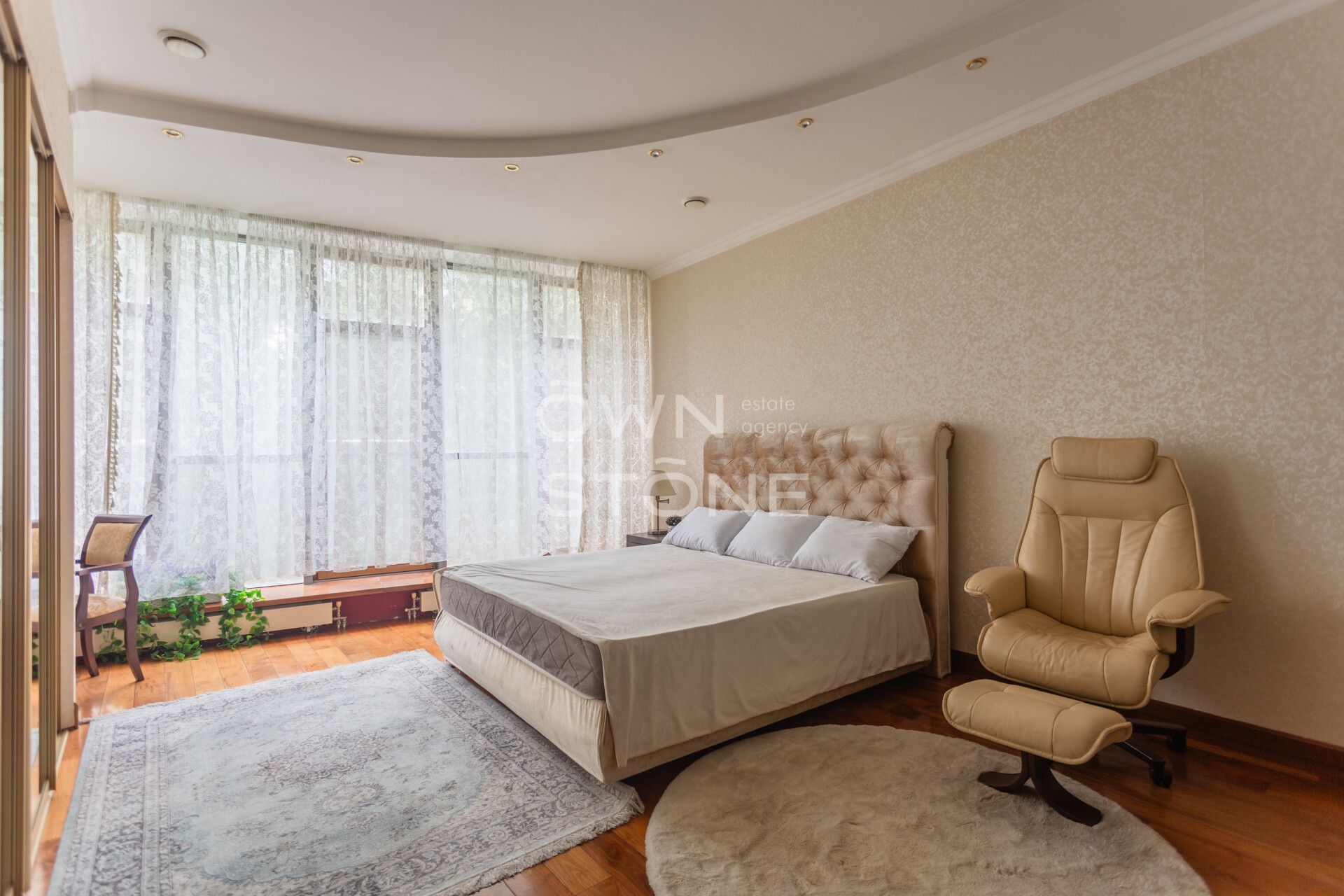 4-комнатная, 188 м² — 450 000 ₽
