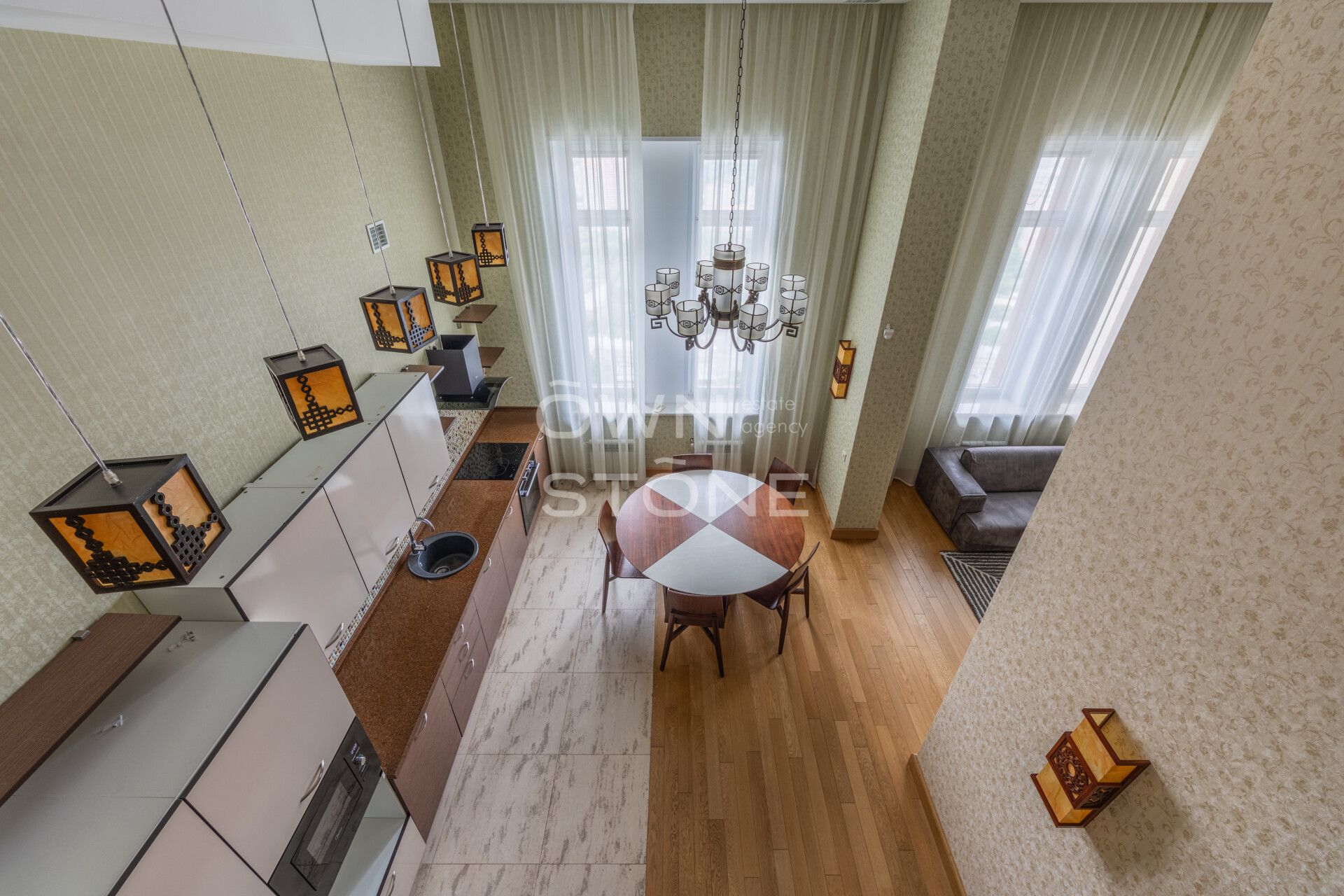 2-комнатная, 100 м² — 215 000 ₽
