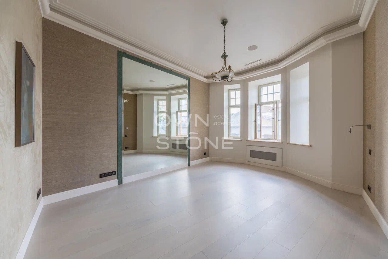 5-комнатная, 250 м² — 1 450 000 ₽