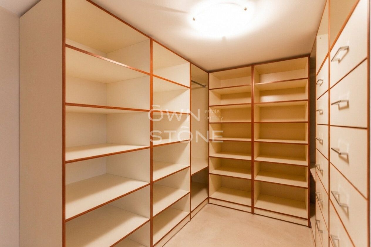 4-комнатная, 140 м² — 350 000 ₽