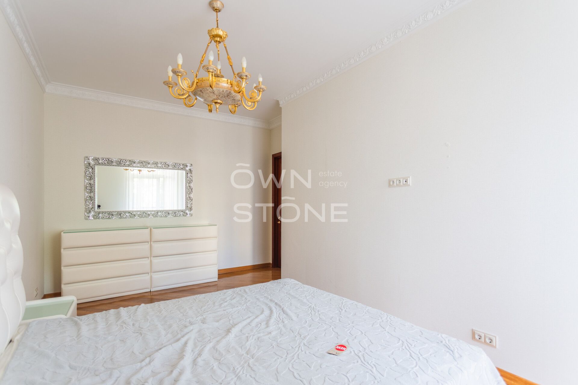 3-комнатная, 140 м² — 280 000 ₽