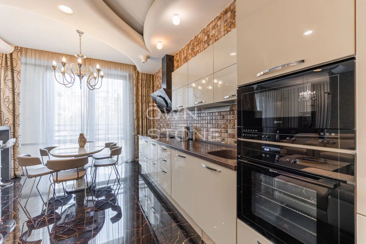 4-комнатная, 138 м² — 470 000 ₽