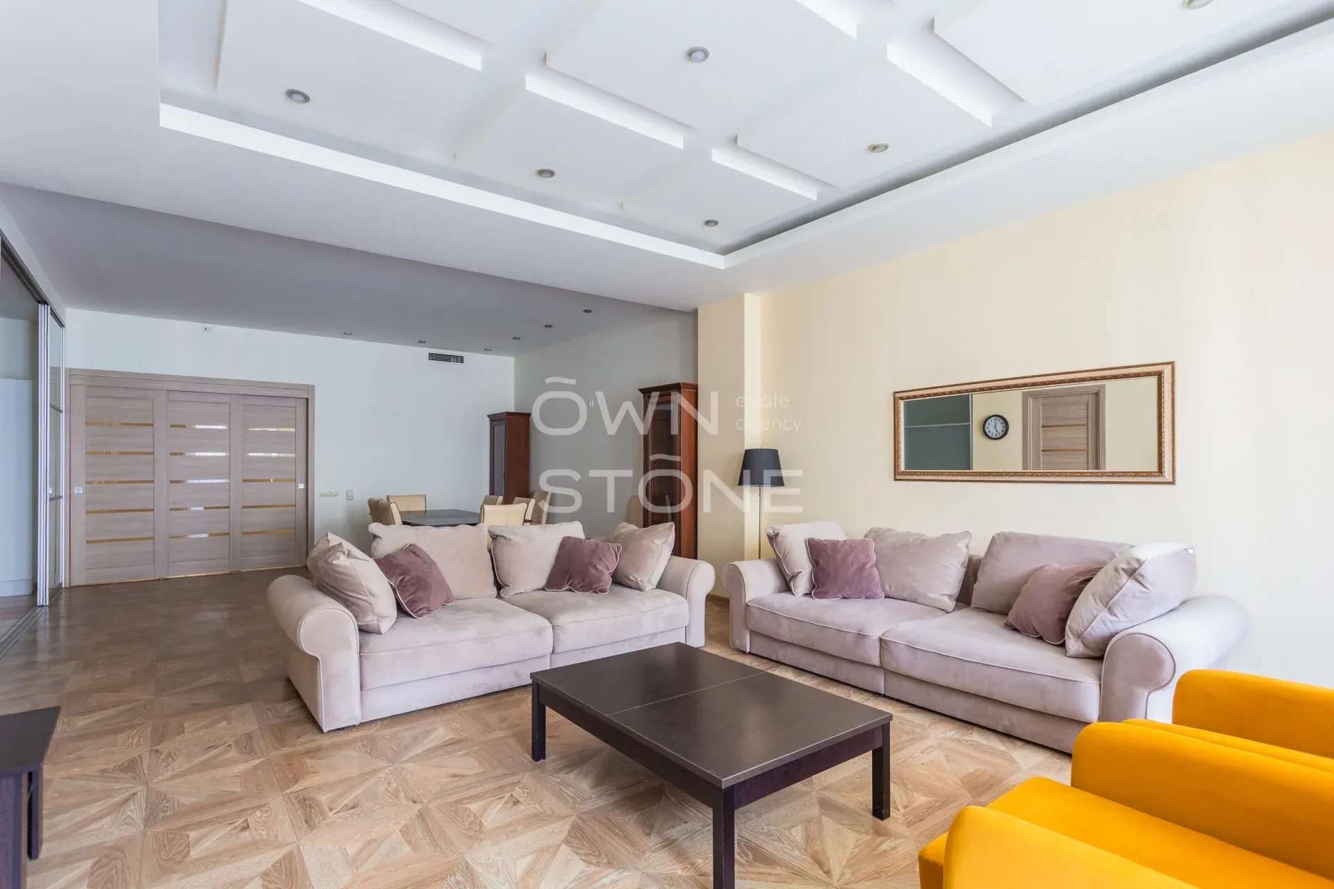 5-комнатная квартира (180 м²) с дизайнерским ремонтом
