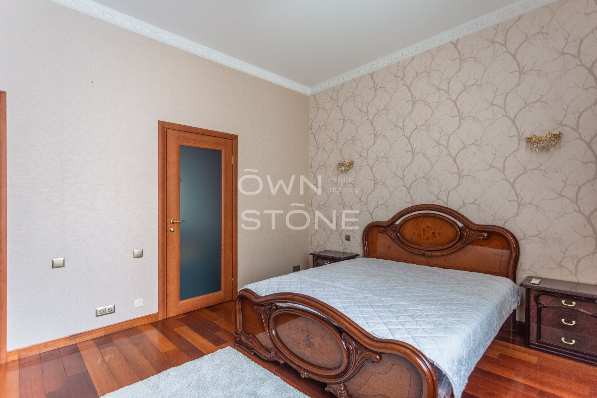 4-комнатная, 190 м² — 450 000 ₽