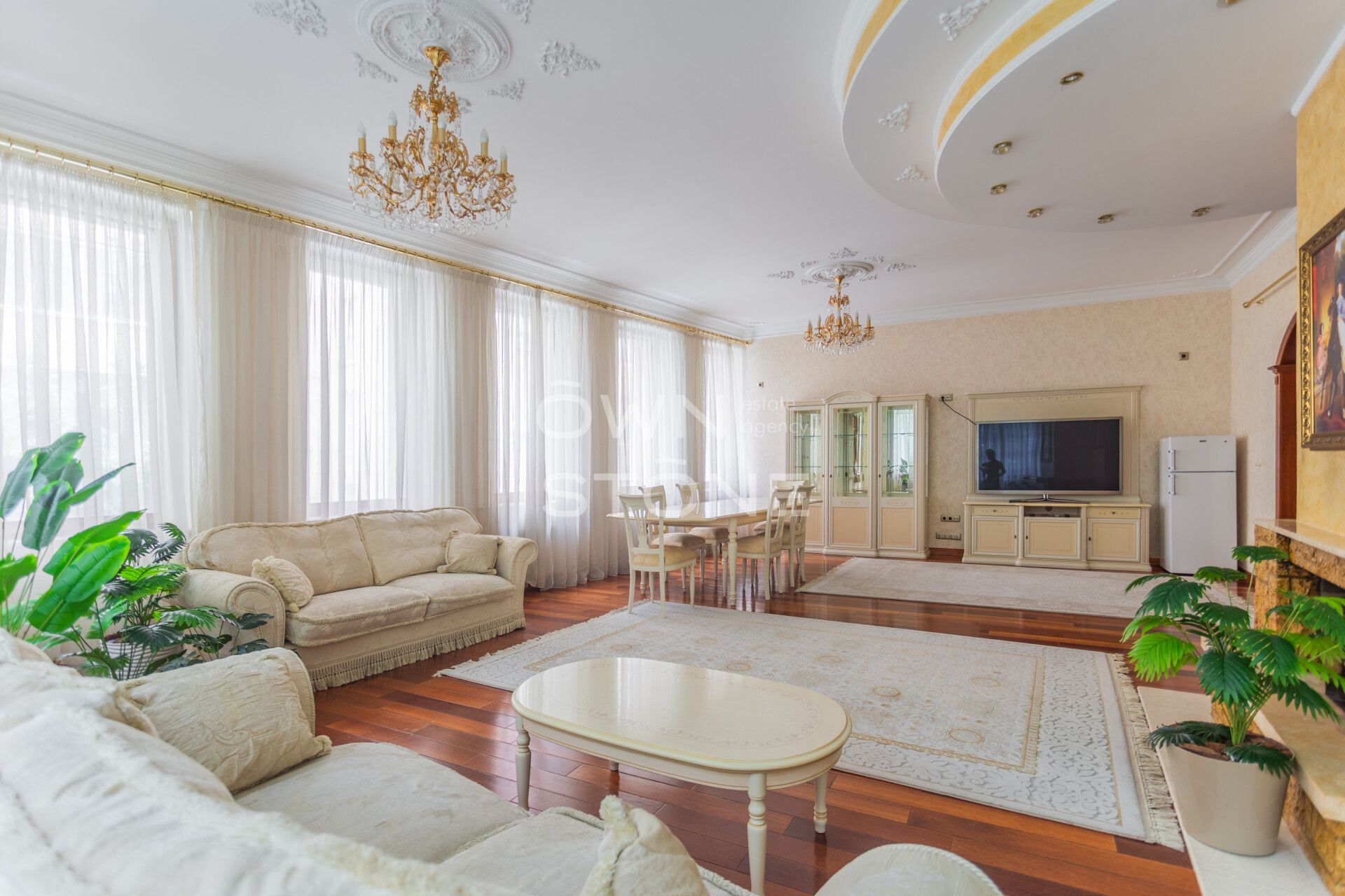 4-комнатная, 190 м² — 450 000 ₽