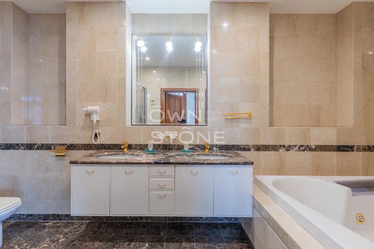 3-комнатная, 173 м² — 450 000 ₽