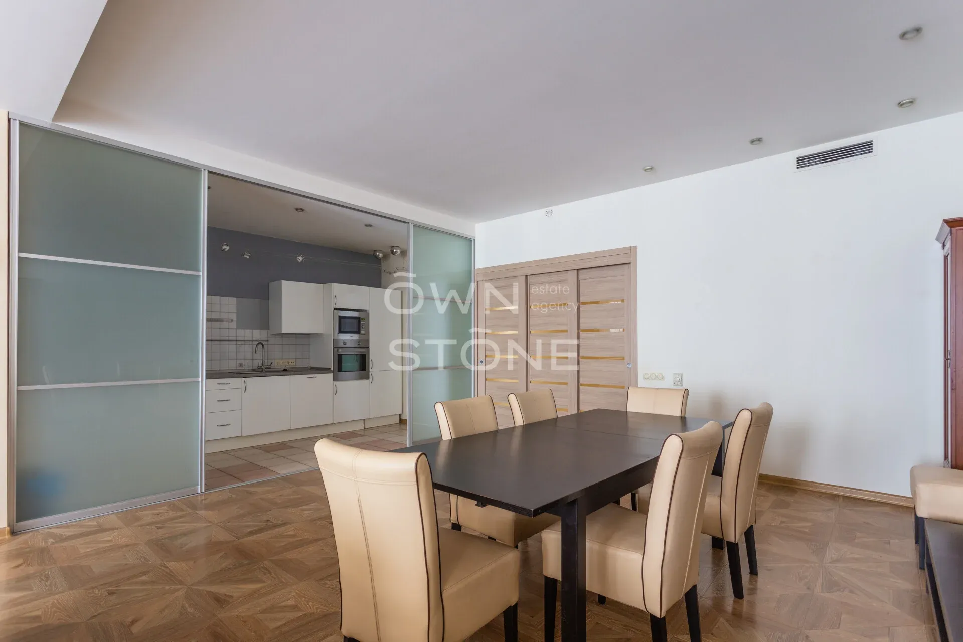 5-комнатная, 180 м² — 169 990 000 ₽
