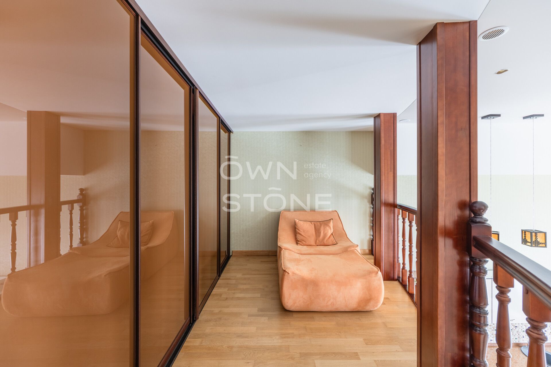 2-комнатная, 100 м² — 215 000 ₽