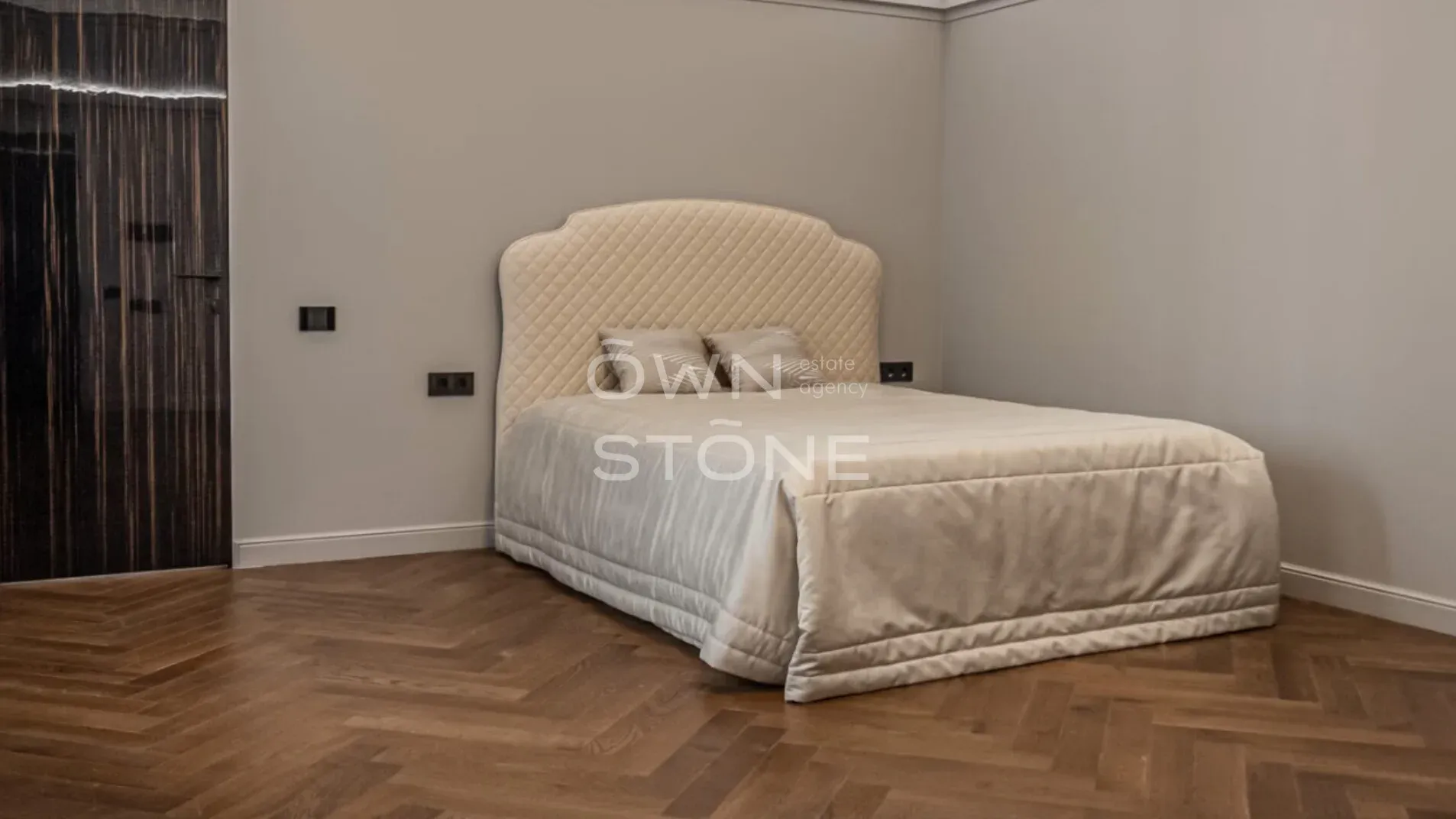 3-комнатная, 179 м² — 220 000 000 ₽
