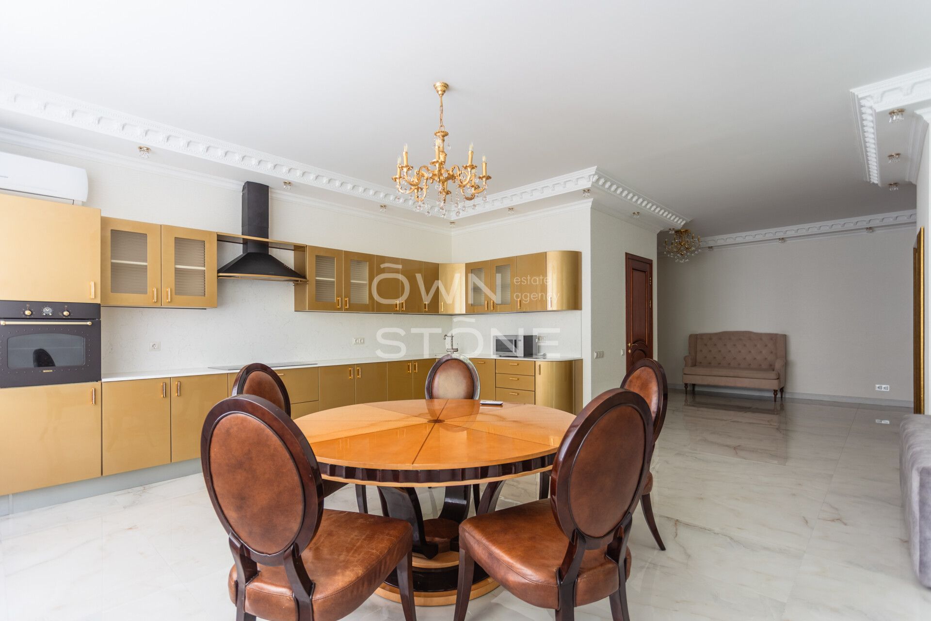 3-комнатная, 140 м² — 280 000 ₽