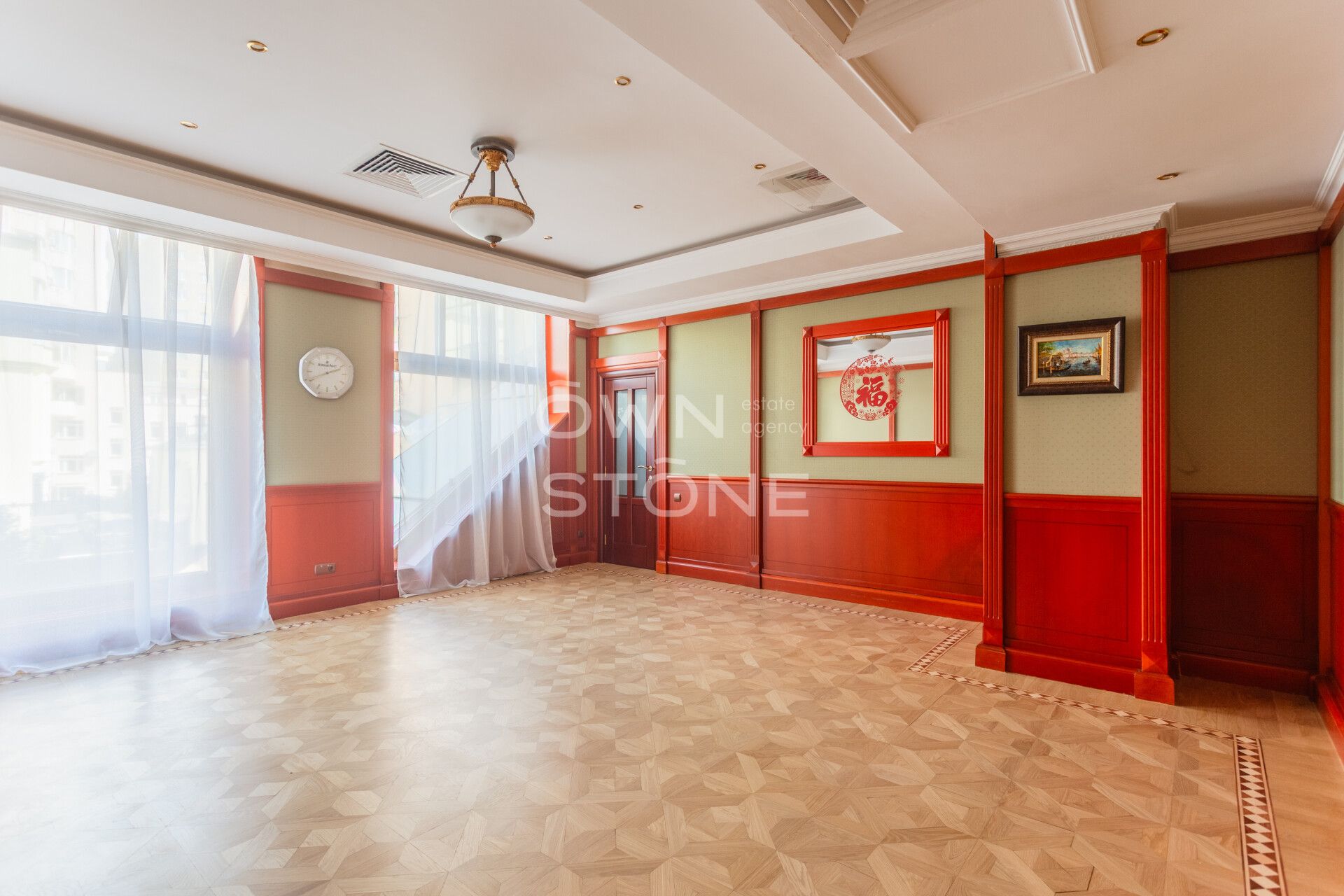Студия, 300 м² — 2 500 000 ₽