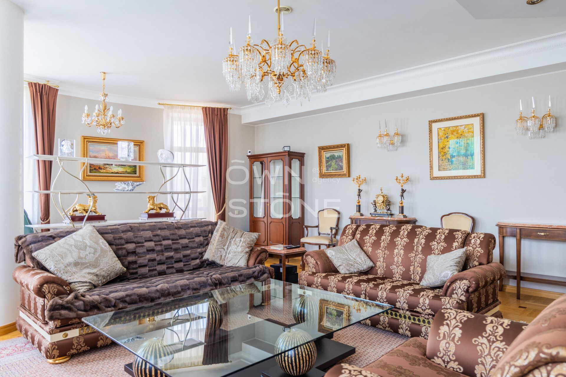 4-комнатная, 250 м² — 500 000 ₽