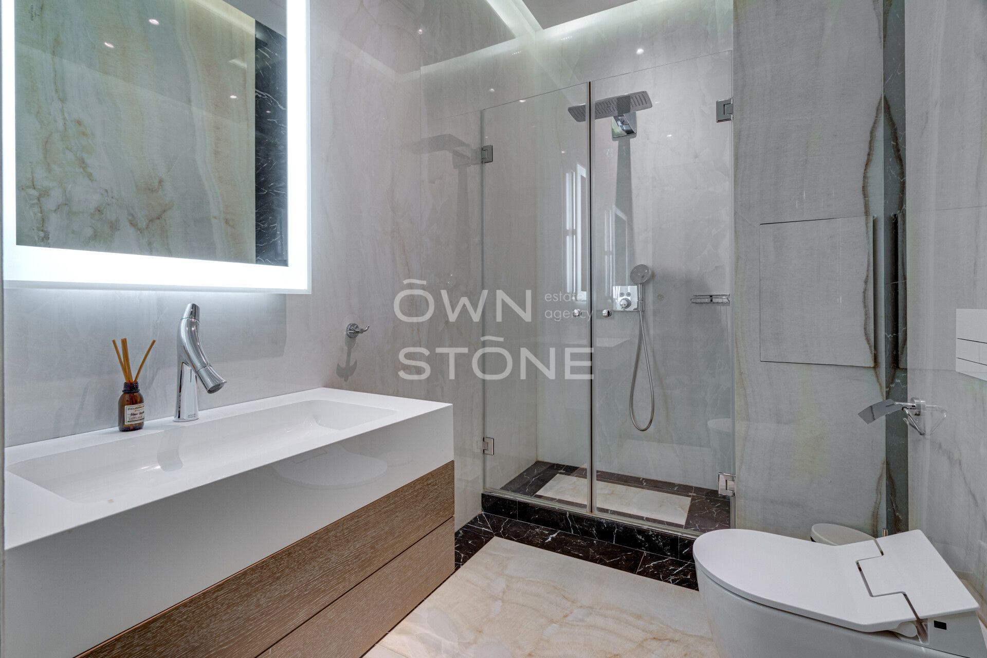5-комнатная, 250 м² — 1 450 000 ₽
