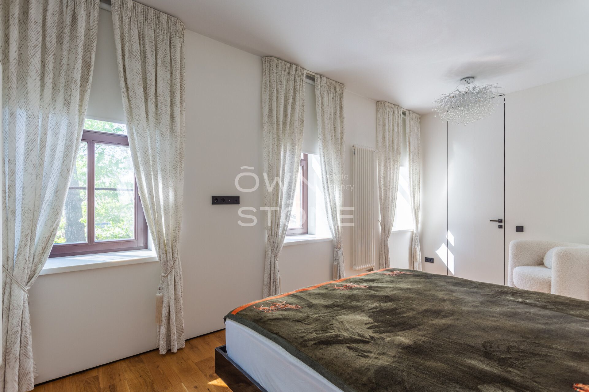 3-комнатная, 170 м² — 450 000 ₽