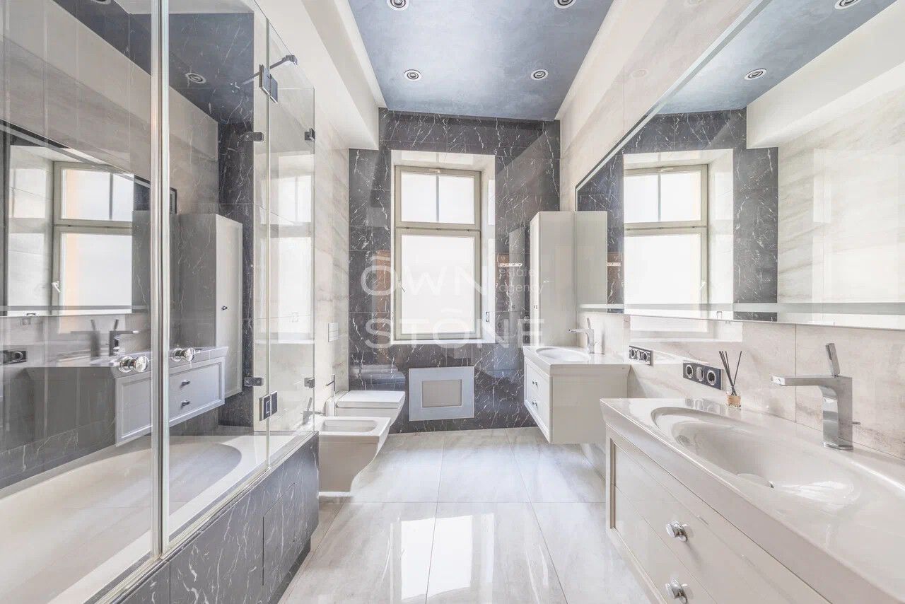 5-комнатная, 250 м² — 1 450 000 ₽