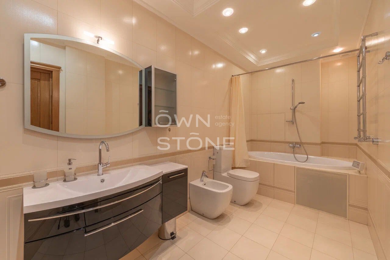 4-комнатная, 176 м² — 470 000 ₽