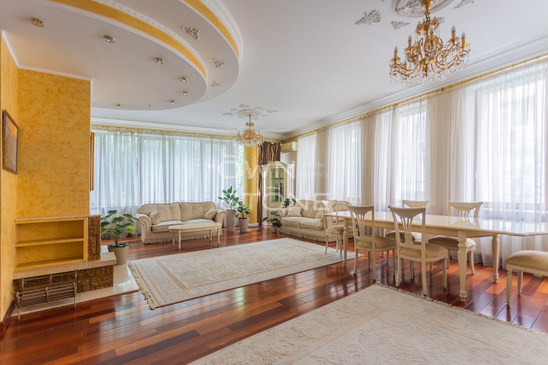 4-комнатная, 190 м² — 450 000 ₽