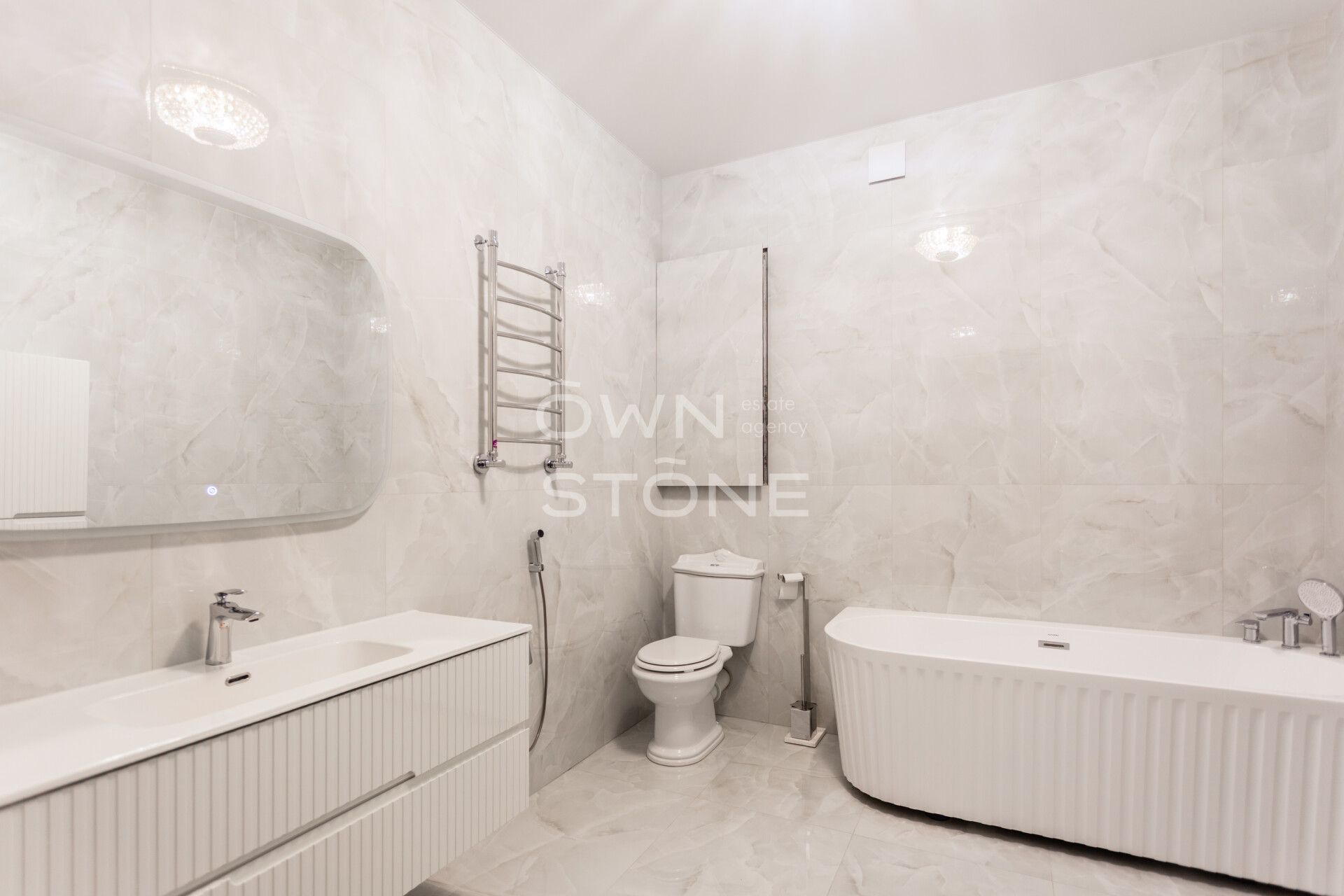 3-комнатная, 140 м² — 280 000 ₽
