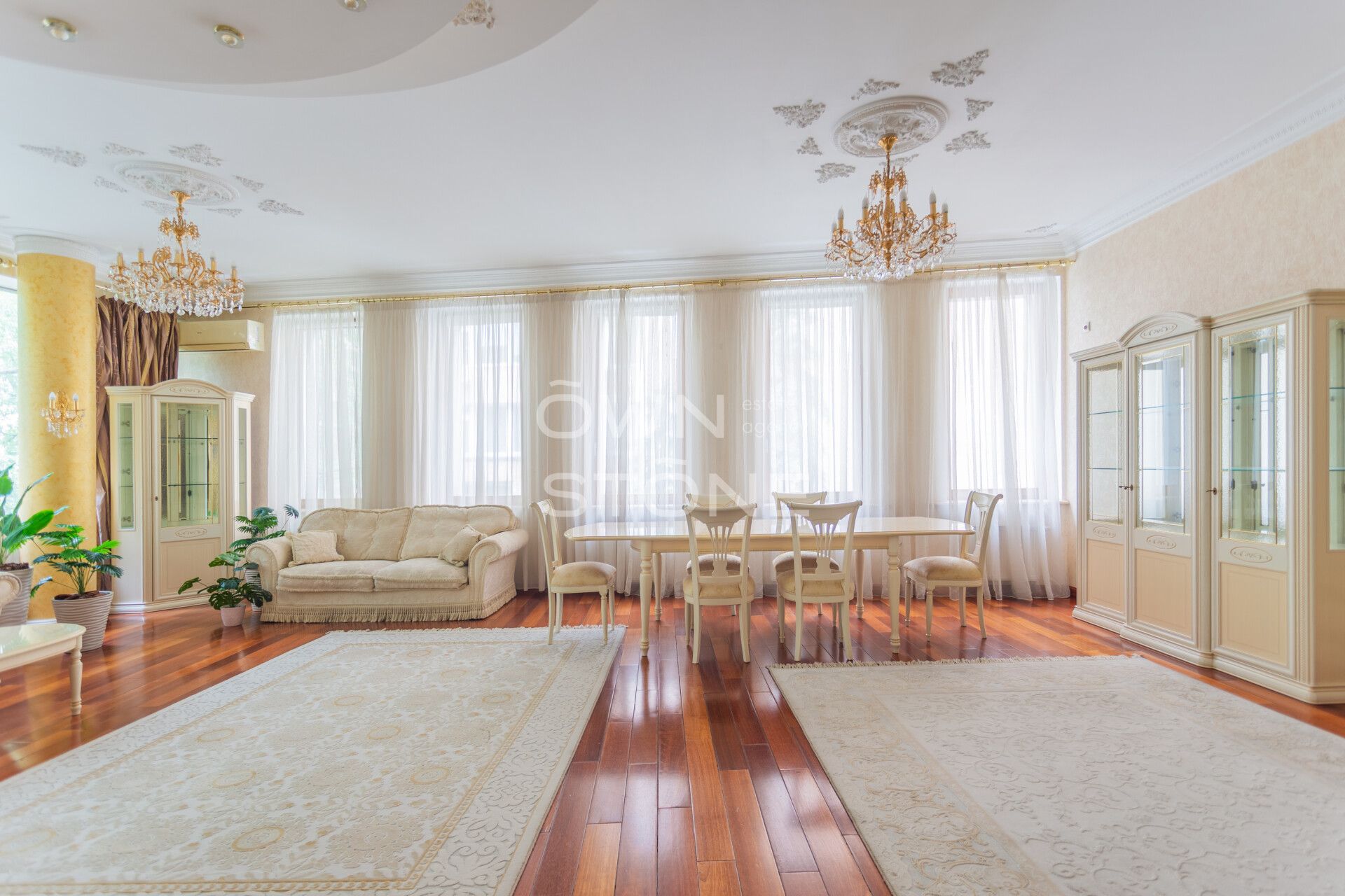 4-комнатная, 190 м² — 450 000 ₽