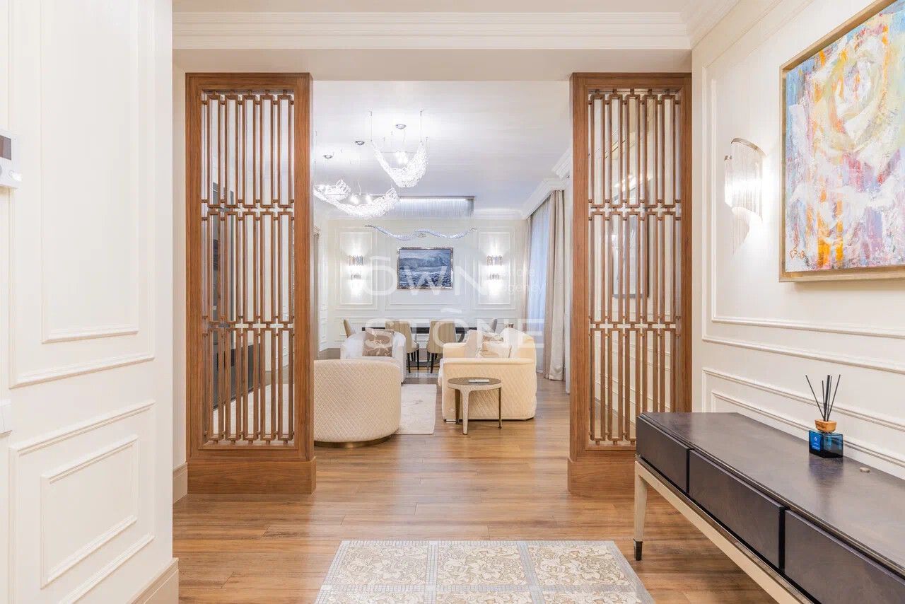 4-комнатная, 180 м² — 1 100 000 ₽