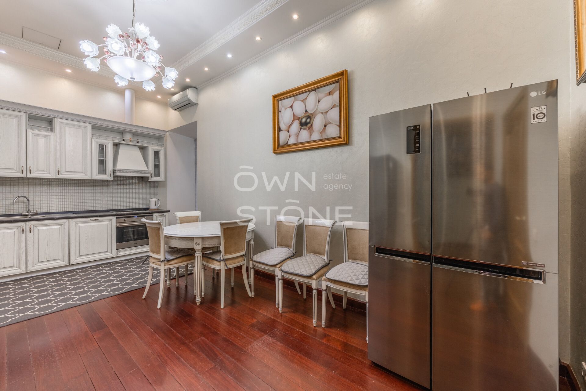 4-комнатная, 180 м² — 400 000 ₽