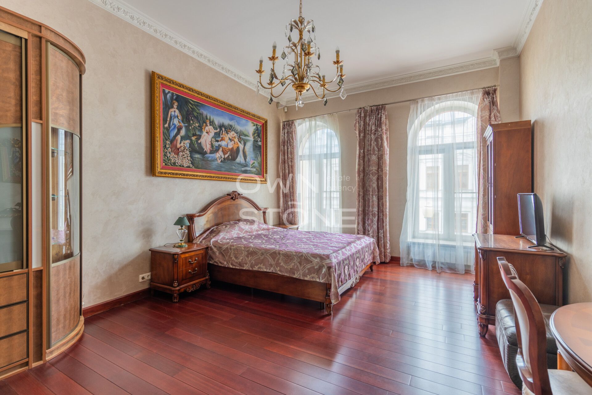 4-комнатная, 180 м² — 400 000 ₽