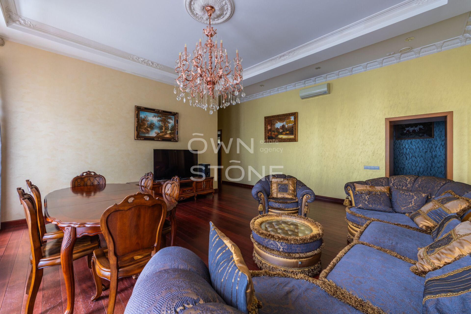 4-комнатная, 180 м² — 400 000 ₽