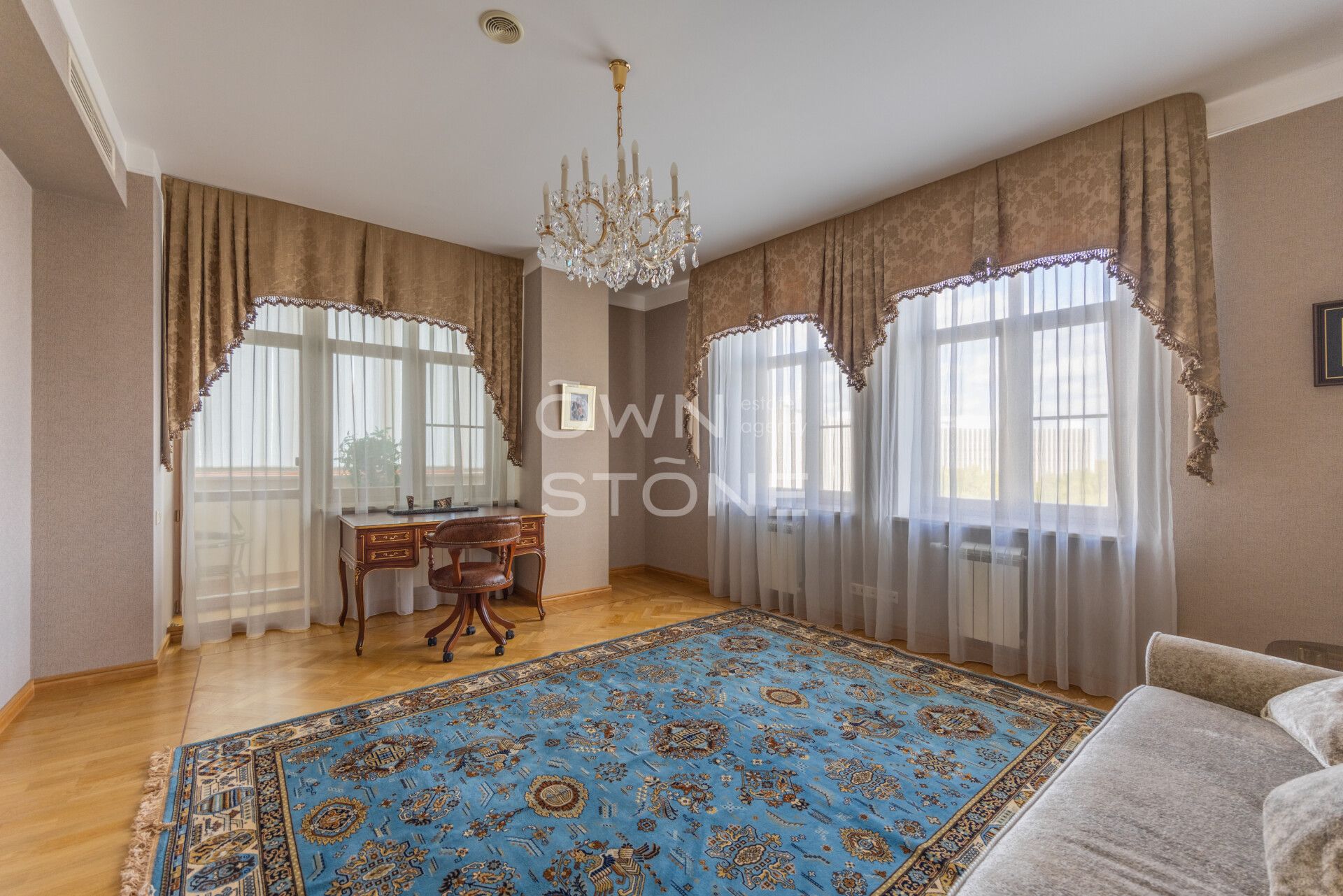 4-комнатная, 250 м² — 500 000 ₽