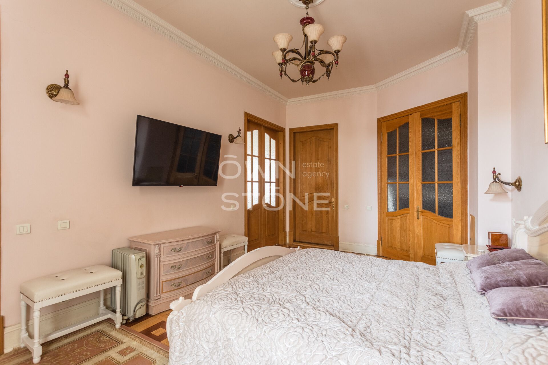 4-комнатная, 160 м² — 380 000 ₽