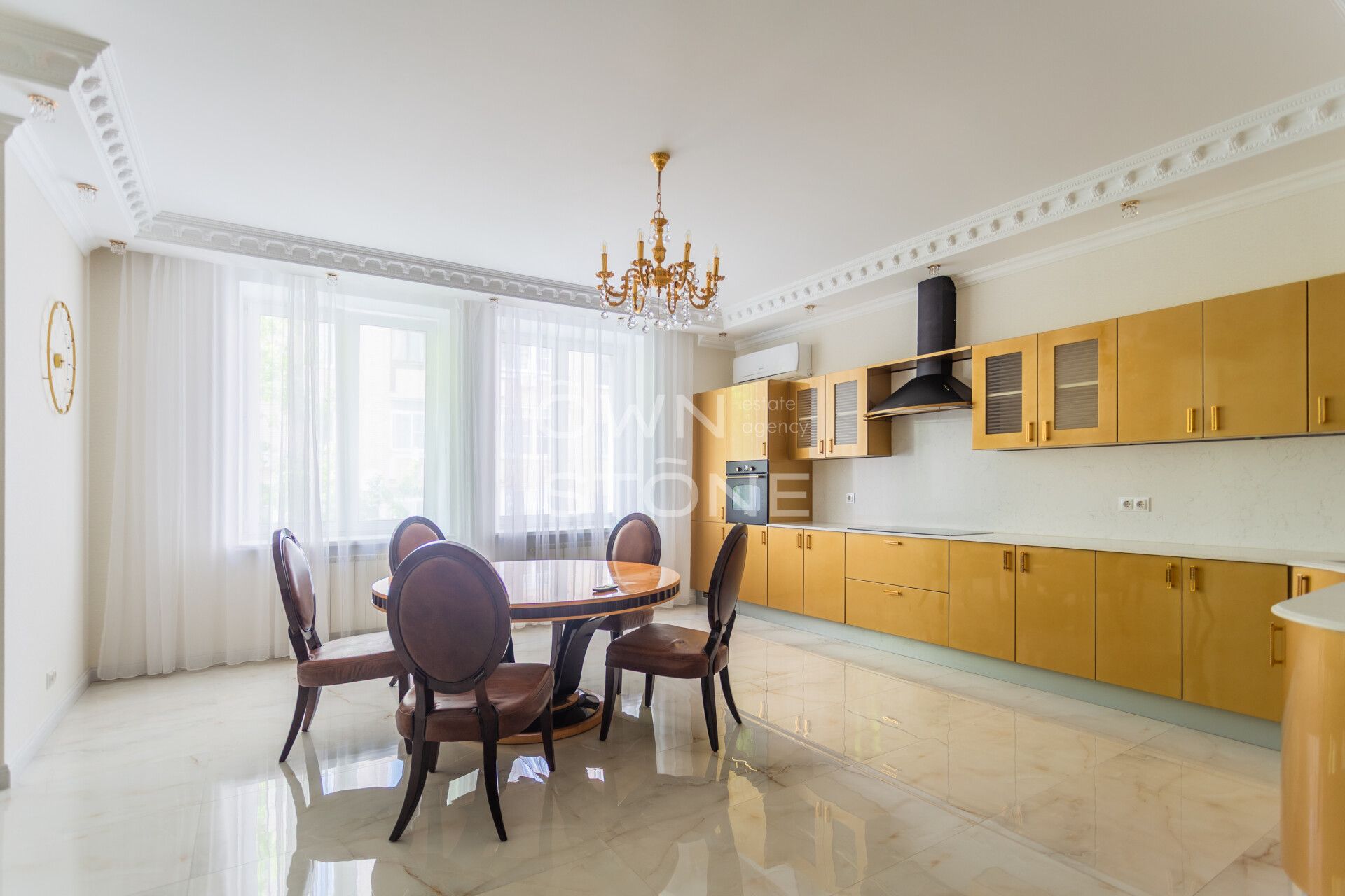 3-комнатная, 140 м² — 280 000 ₽