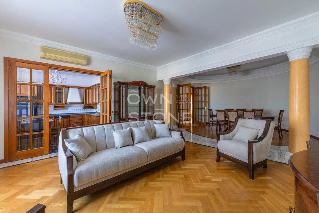 3-комнатная, 173 м² — 450 000 ₽