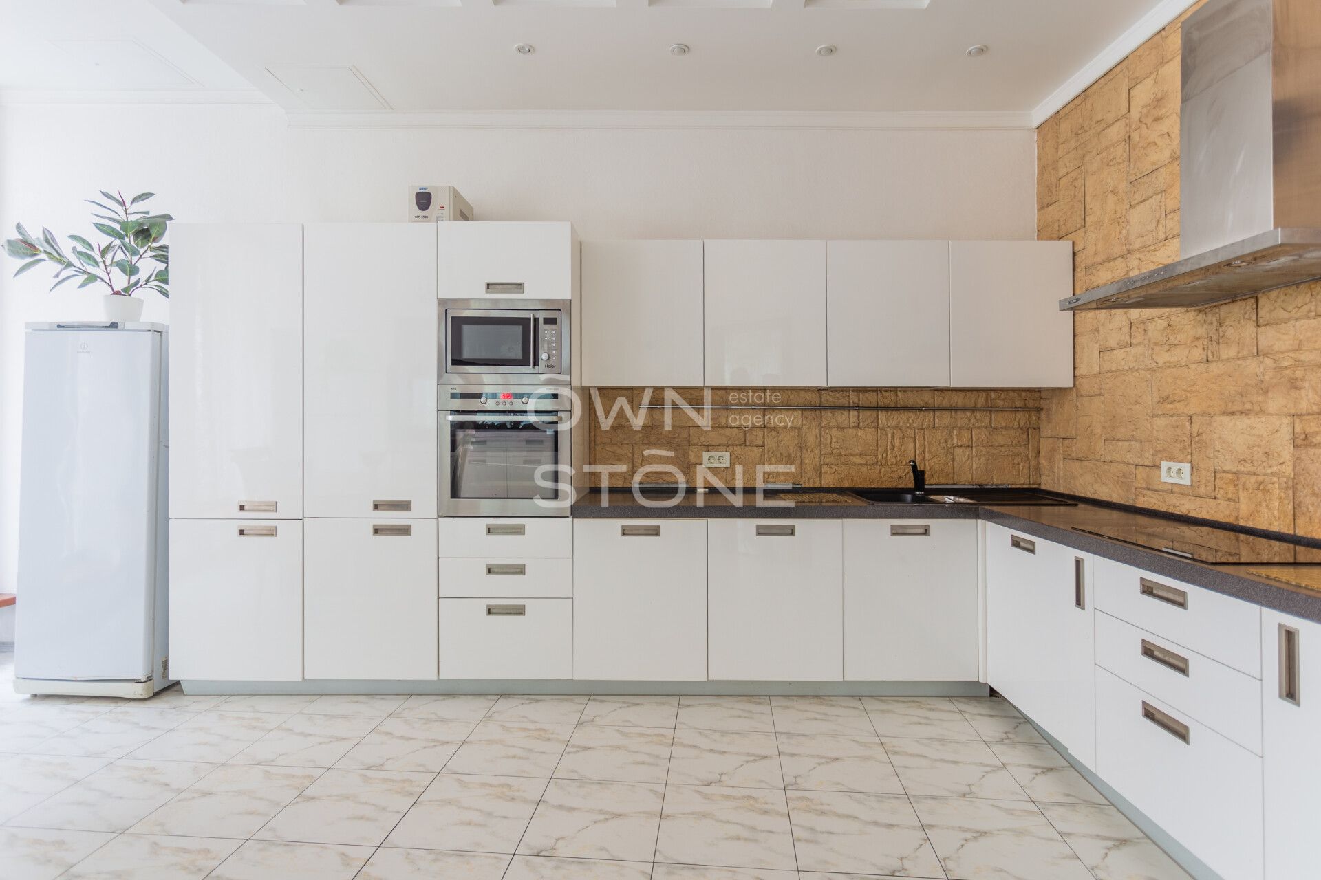 4-комнатная, 188 м² — 450 000 ₽