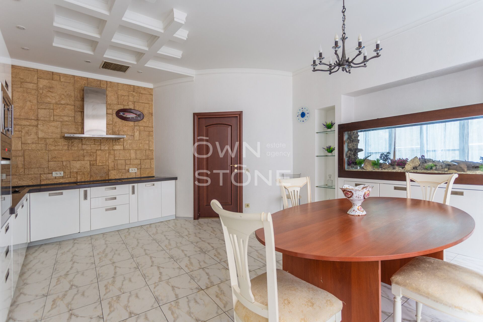 4-комнатная, 188 м² — 450 000 ₽