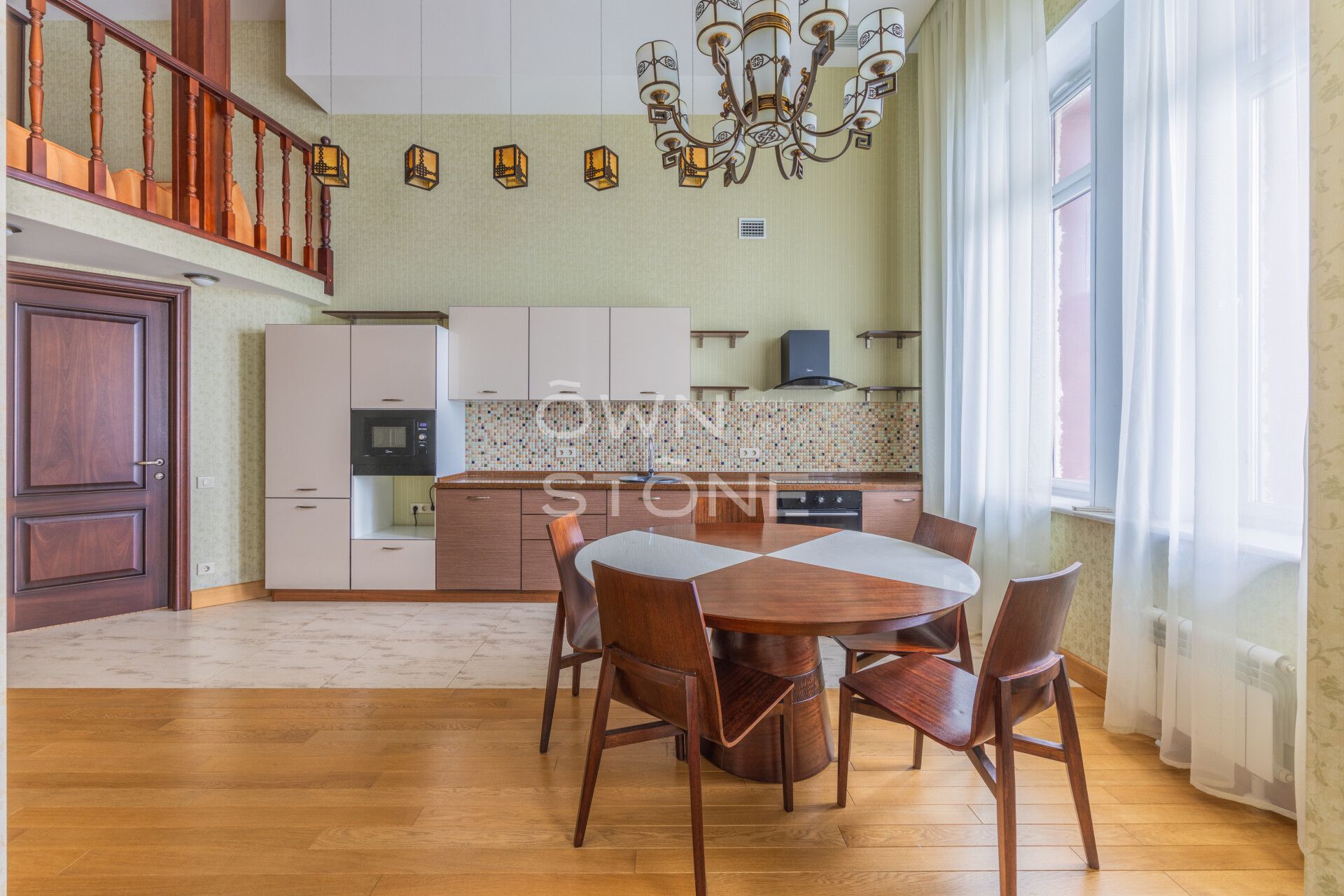 2-комнатная, 100 м² — 215 000 ₽