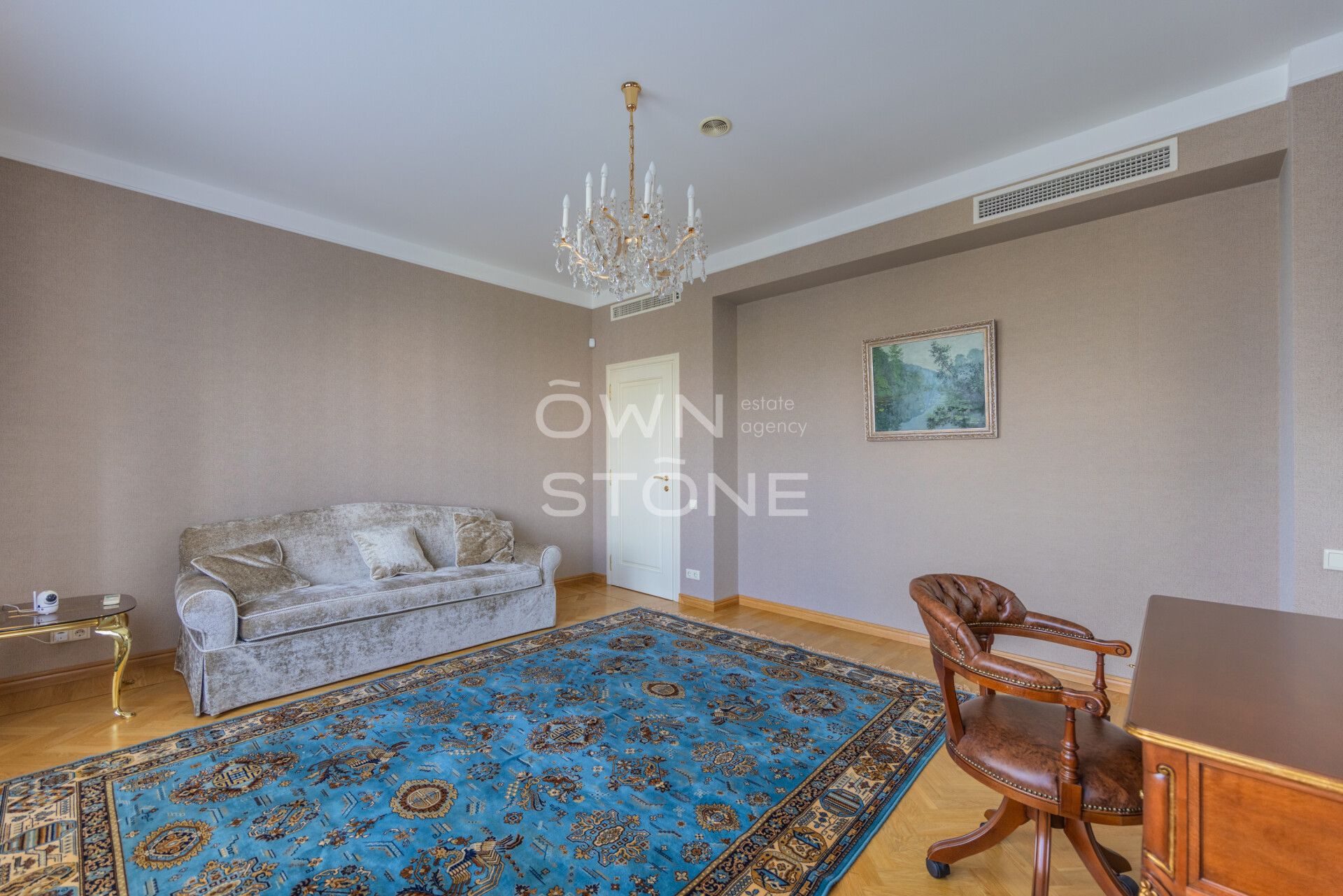 4-комнатная, 250 м² — 500 000 ₽